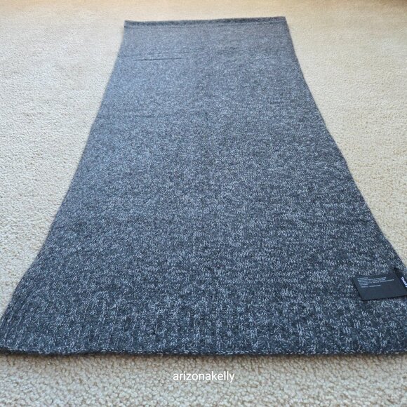 NWOT Theory Oversized Scarf in Cashmere Grey - Picture 6 of 16